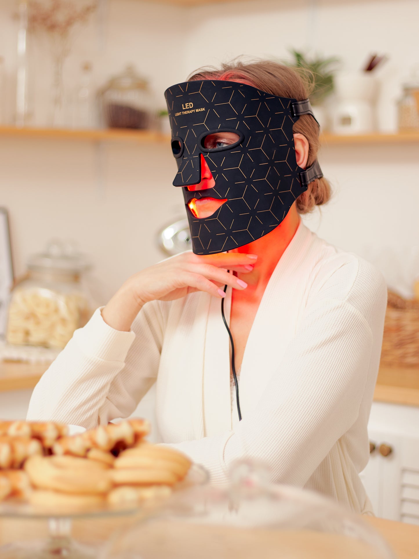 Rechargeable silicone treatment LED mask for the face (black)