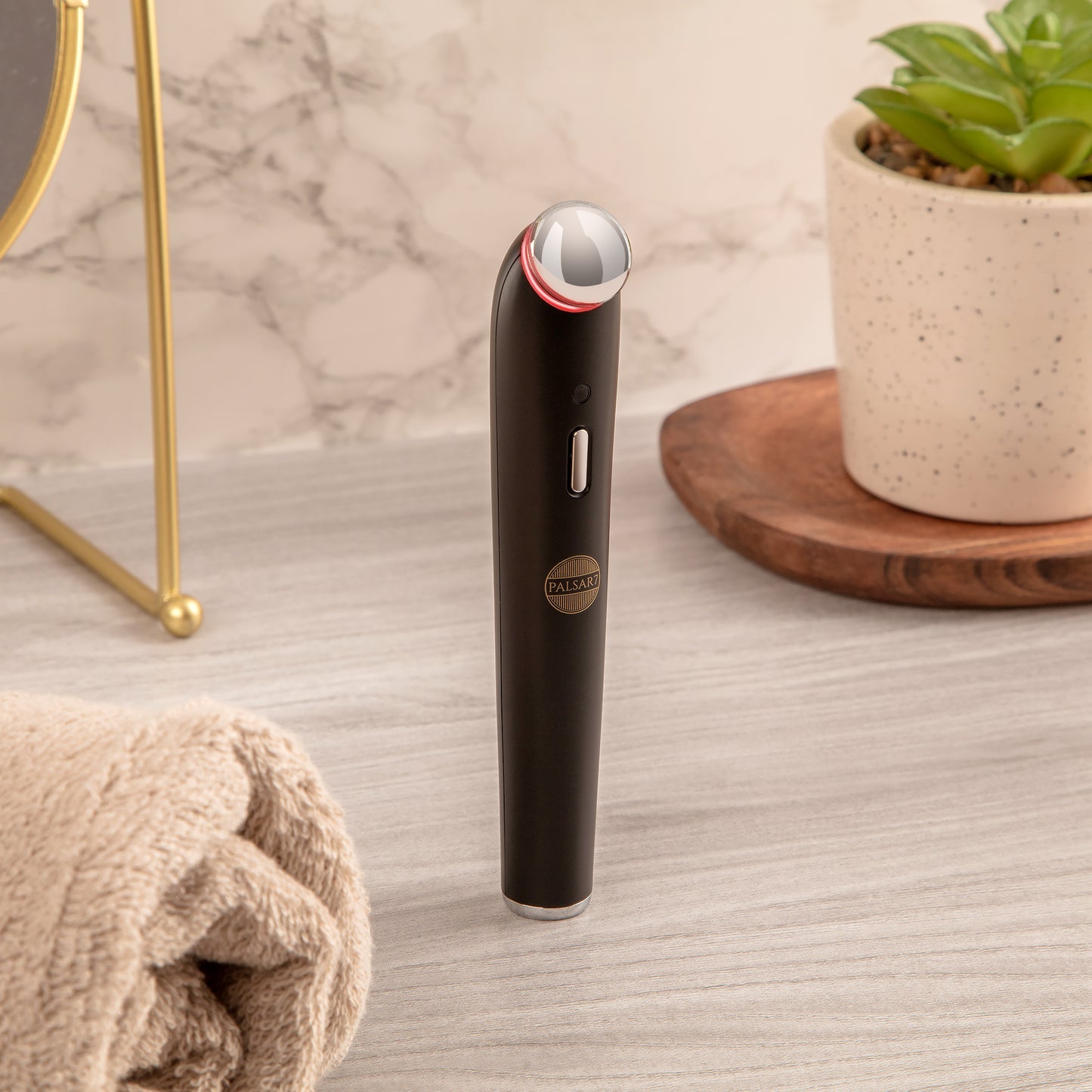 Galvanic eye care massager